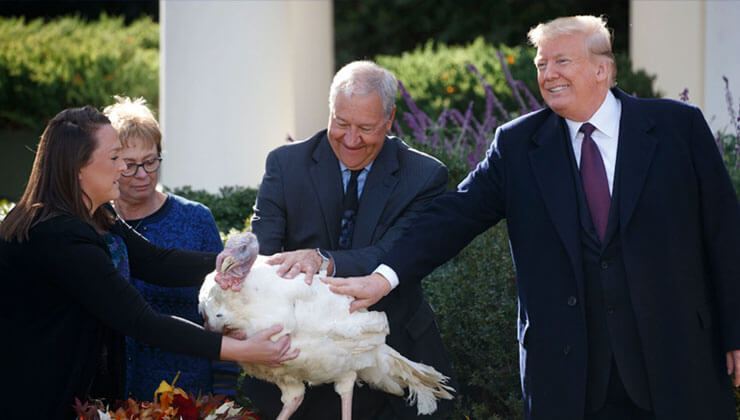 Trump başkanlığının son günlerini halkla birlikte geçiriyor